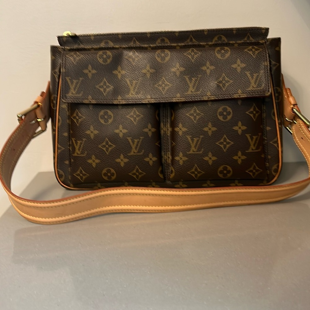 Louis vuitton shoulder bag